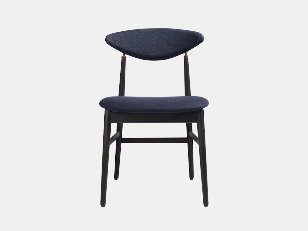 Gubi gamfratesi gent dining chair black ash antique brass vidar 554